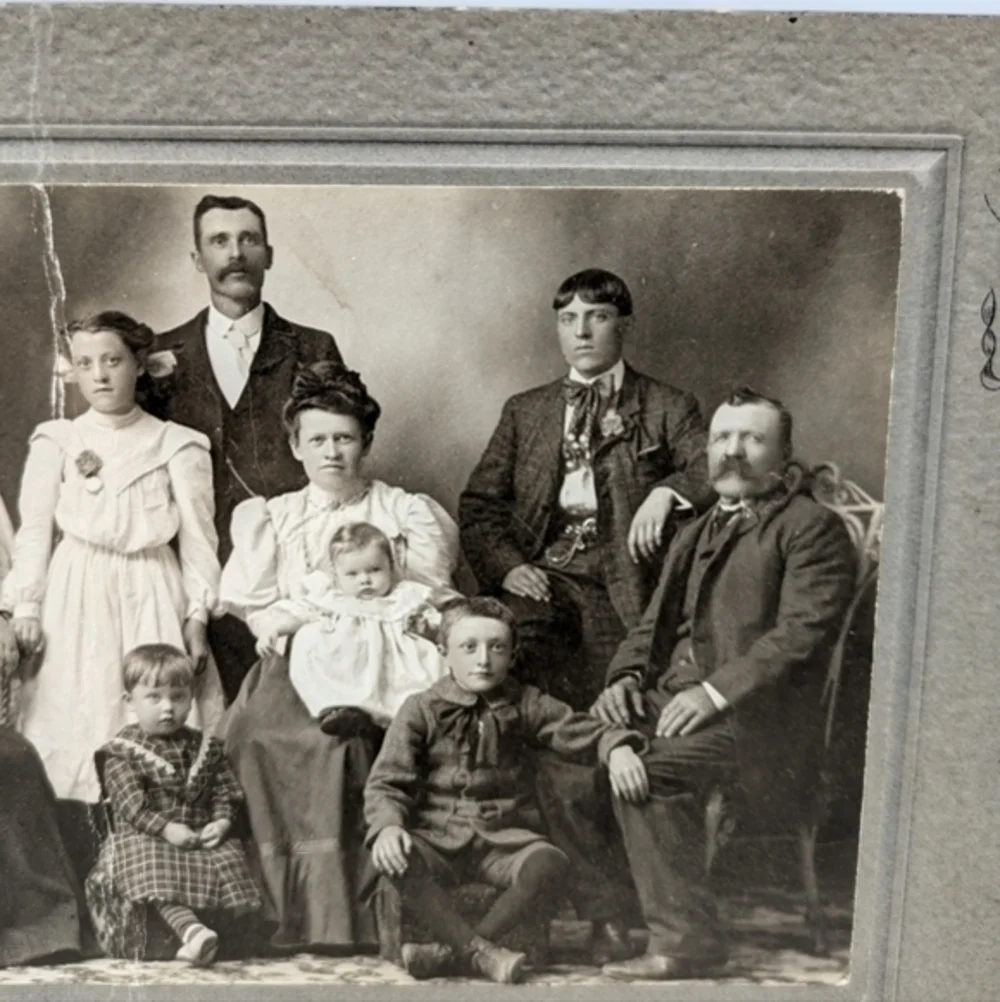 Antique Victorian era family cabinet card photo Levis, Quebec - Picture 3 of 6
